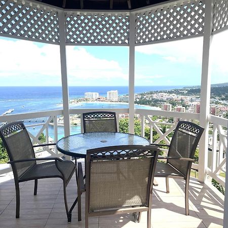 Oceanbreeze Jamaica Penthouse, 7-Minute Walk To Beach โอโชรีโอส ภายนอก รูปภาพ