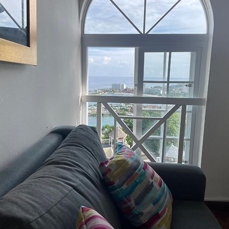 Oceanbreeze Jamaica Penthouse, 7-Minute Walk To Beach โอโชรีโอส ภายนอก รูปภาพ