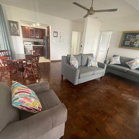 Oceanbreeze Jamaica Penthouse, 7-Minute Walk To Beach โอโชรีโอส ภายนอก รูปภาพ