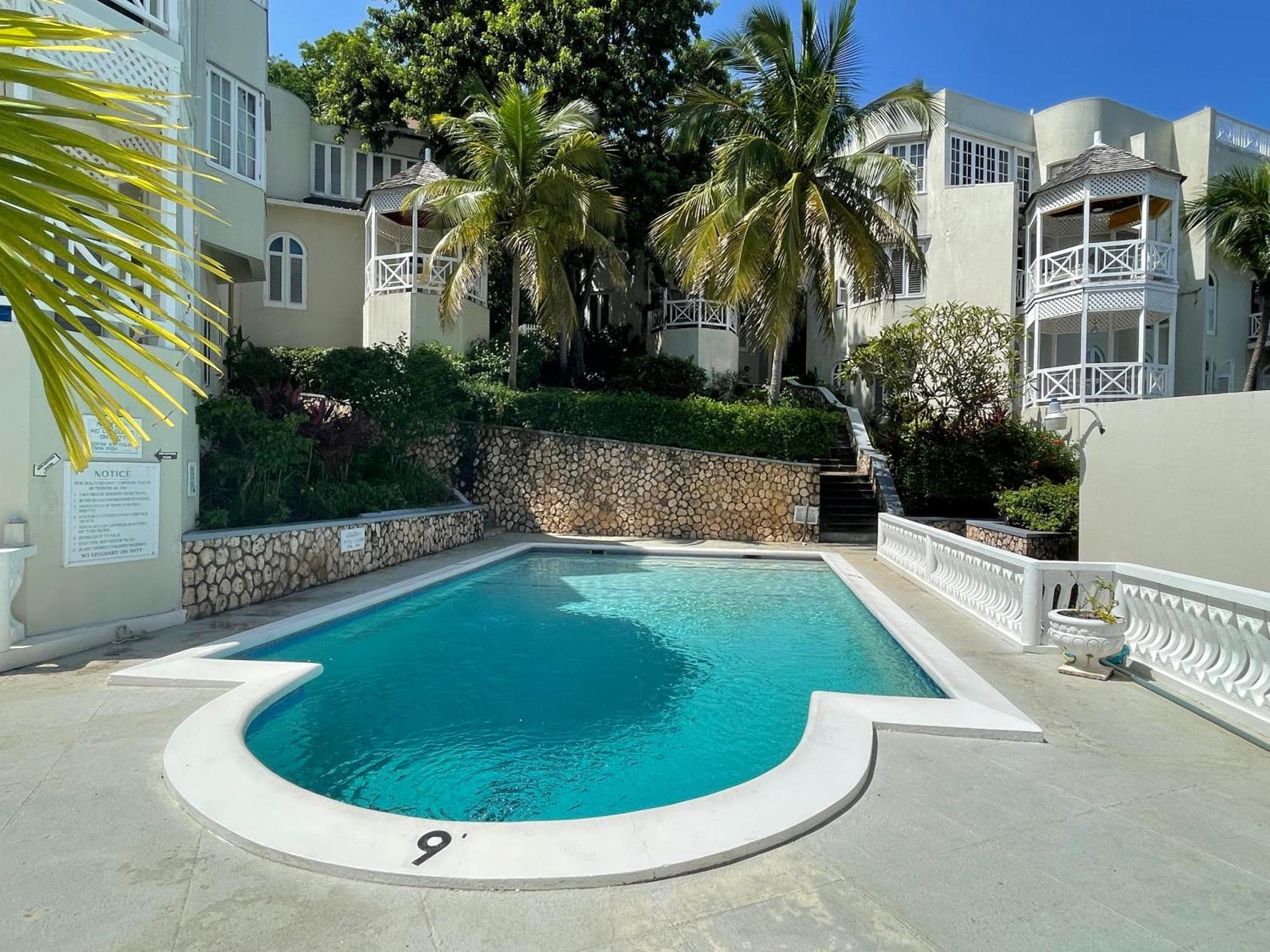 Oceanbreeze Jamaica Penthouse, 7-Minute Walk To Beach โอโชรีโอส ภายนอก รูปภาพ