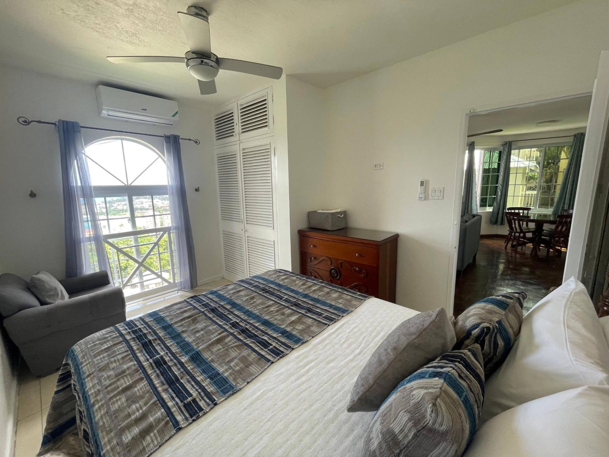 Oceanbreeze Jamaica Penthouse, 7-Minute Walk To Beach โอโชรีโอส ภายนอก รูปภาพ