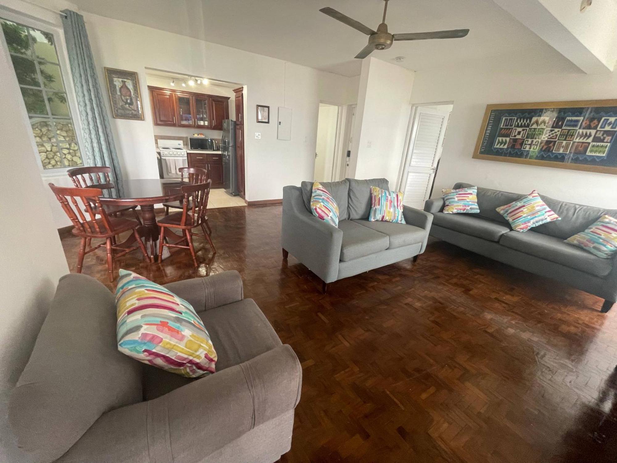 Oceanbreeze Jamaica Penthouse, 7-Minute Walk To Beach โอโชรีโอส ภายนอก รูปภาพ