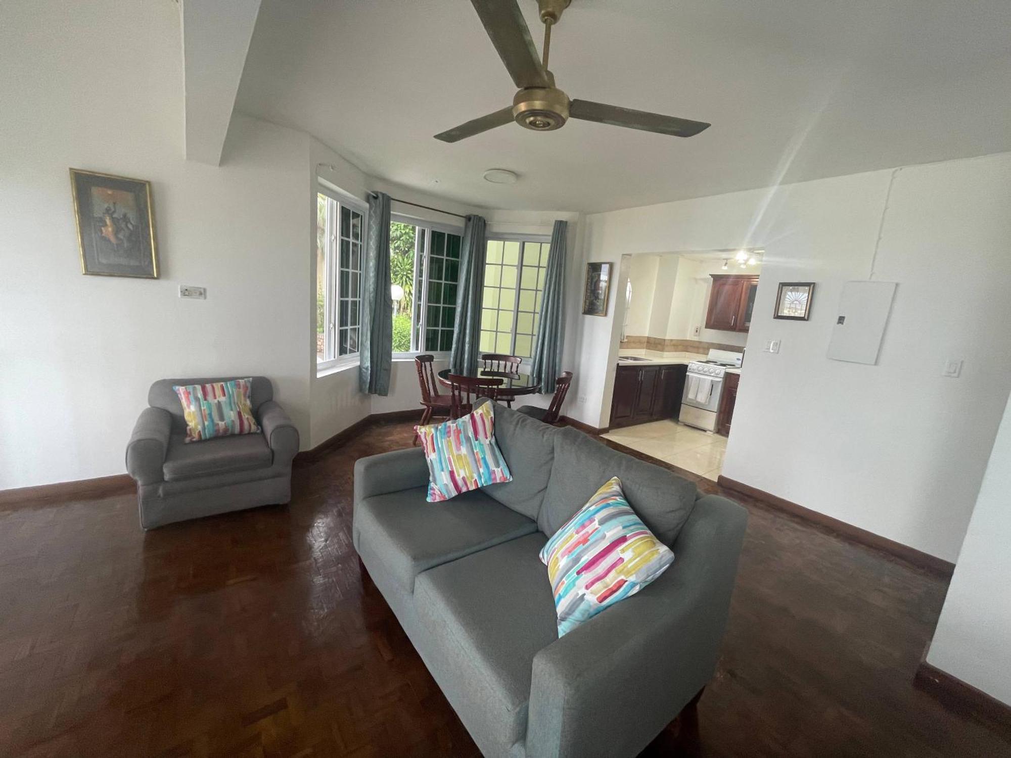 Oceanbreeze Jamaica Penthouse, 7-Minute Walk To Beach โอโชรีโอส ภายนอก รูปภาพ
